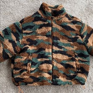 Fleece camouflage cropped bomber jacket